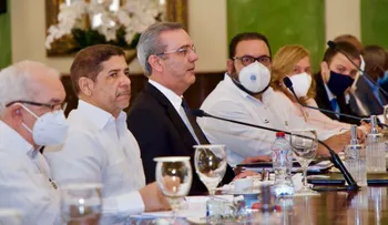 Presidente Abinader busca con productores de papa y ajo de Constanza, solución a la sobreproducción