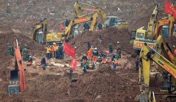 Recuperan 58 cuerpos tras derrumbe en Shenzhen