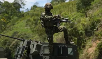 Colombia: juez ordena al Gobierno evitar bombardeos en zonas con menores