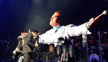 Marc Anthony llora al rendir tributo a Juan Gabriel