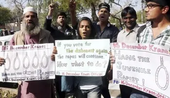 Video: Violan y ahorcan dos adolescentes en la India  