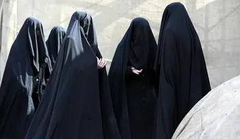 La insólita medida sobre el burka que el Estado Islámico tomó por miedo