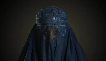 Hombre vestido con burka roba casi 1 millón de dólares en joyas en Nueva York