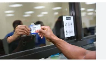 Gobierno revisa renovación de licencias para mayores de 65 años