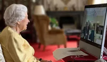 La reina Isabel II está en "buena forma" pese a problemas médicos, asegura Johnson