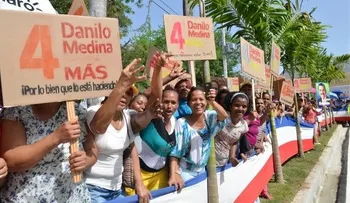 Piden 4 años más a Danilo en acto de inicio del año escolar