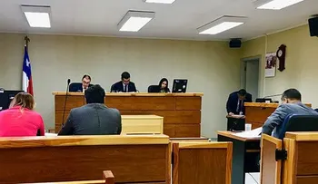 Una mujer mata a su padre de 49 puñaladas y tribunal la declara culpable del crimen 
