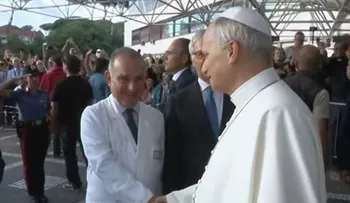 Papa León XIV recibe el alta tras cirugía de pulmón y rezará el Ángelus desde el Vaticano