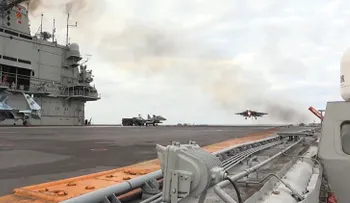 Un caza Su-33 sufre un accidente al aterrizar en el portaaviones ruso