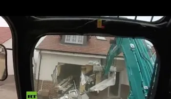 Obrero destruye cinco casas porque no le pagaron 