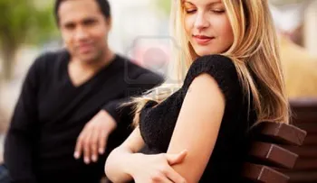 ¿Sabías que mirar a una mujer durante 14 segundos consecutivos es delito?