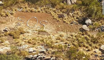 Un misterioso letrero de SOS en una parte remota de Australia confunde a la policía