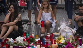 Policía española busca a sospechosos del ataque en Barcelona 