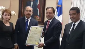 Legisladores entregan a Medina certificación lo ratifica como presidente electo