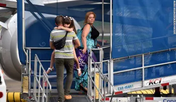 Panamá traslada vía aérea a miles de cubanos a frontera con México