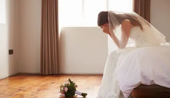  El novio la dejó plantada, pero lo que hizo con la fiesta es memorable