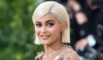 Kylie Jenner anuncia que dio a luz a una niña