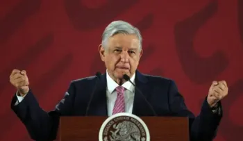 López Obrador dice que tragedia de migrantes es por desatender las "causas"