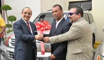 PRSC entrega 4 yipetas y un carro a periodistas ganaron en fiesta Navidad