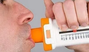 Un test detecta las huellas que deja el cáncer de estómago en el aliento