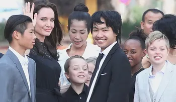 Angelina Jolie reapareció en público con sus seis hijos para presentar su nueva película