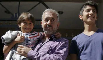 Refugiado pateado por una periodista húngara habría estado vinculado con Al Qaeda