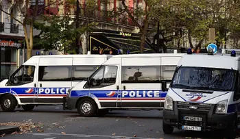 Hollande culpa a ISIS de los ataques en París