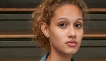 Estudiante dominicana demanda colegio de NY la expulsó por ser lesbiana