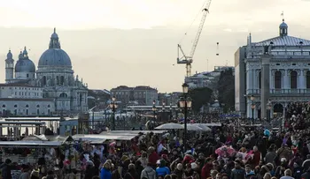 Venecia, la ciudad que lucha por salvarse de su popularidad... y de tantos turistas