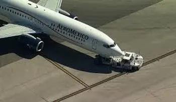 Avión de Aeroméxico colisiona con camión en aeropuerto de Los Ángeles
