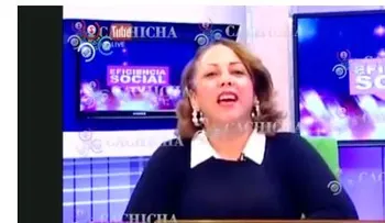 Y cuál sería el funcionario que le tomaron una foto como Dios lo trajo al mundo con una "chapiadora" 