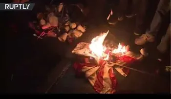 Manifestantes protestan en las calles contra Donald Trum (VIDEO)
