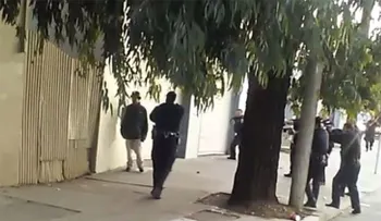 10 policías de EE.UU. acribillan a balazos a un hombre negro armado con un cuchillo (VIDEO)