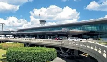 Decomisan cien mil euros a una dominicana que llegó desde España por el AILA