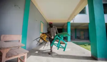 El sur de Haití reanuda clases tras terremoto sin aulas a las que volver