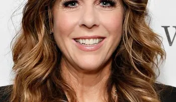Rita Wilson se recupera de doble mastectomía 