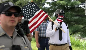 La manifestación de los nacionalistas blancos palideció frente a las contraprotestas en Washington