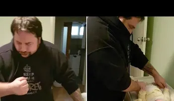 Este padre le cambia el pañal a su hija y esa es su reacción
