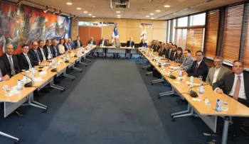 Valdez Albizu, Magín Díaz y Alejandro Fernández se reúnen con los presidentes del sector financiero para pasar revista a la economía nacional