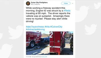 Un vehículo de Tesla en piloto automático choca contra un camión de bomberos