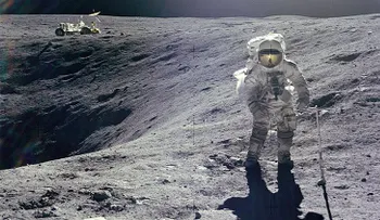 El astronauta del Apolo 16 que dejó un retrato en la Luna desvela su mensaje oculto