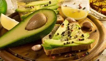 10 razones para no dejar de comer aguacate