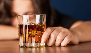 Consumo de alcohol puede ser controlado con medicamentos, señala estudio