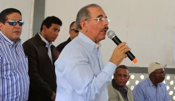 Danilo autoriza financiamiento a productores de plátanos de Tamayo; tendrán agua 
