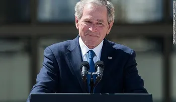 Avión en el que viajaba George W. Bush aterriza de emergencia