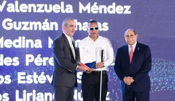 Mescyt entrega 1,500 becas internacionales y lanza programa "Excelencia Sin Barreras"