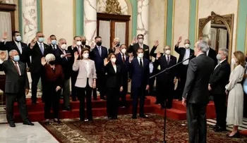Abinader advierte reforma policial va "cueste lo que me cueste"; crea comisión y la juramenta