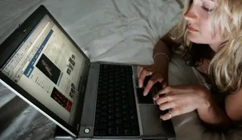¿Hablar de tu pareja en Facebook, es señal de inseguridad?