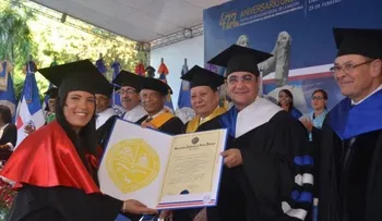 UASD inviste mil 539 profesionales en distintas carreras