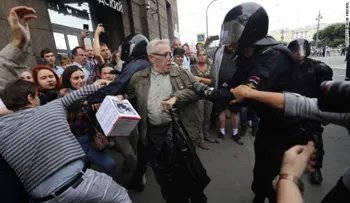 Más de 1.000 detenidos en protestas en Rusia contra el aumento de la edad de jubilación